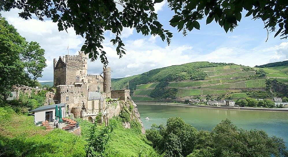 Ein Besuch auf einer der vielen Burgen und Schlösser im Welterbetal sollte zu Ihrem individuellen Programm gehören. (Foto: Burg Rheinstein, Trechtingshausen)